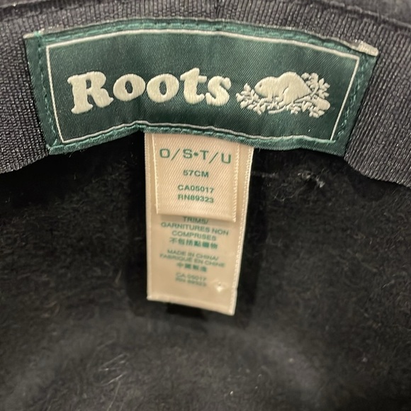 Roots  Black 100% Wool Hat - Picture 8 of 14